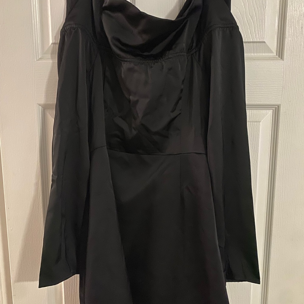 Commense Off the Shoulder Mini Skirt! Brand new with tags. Size XL